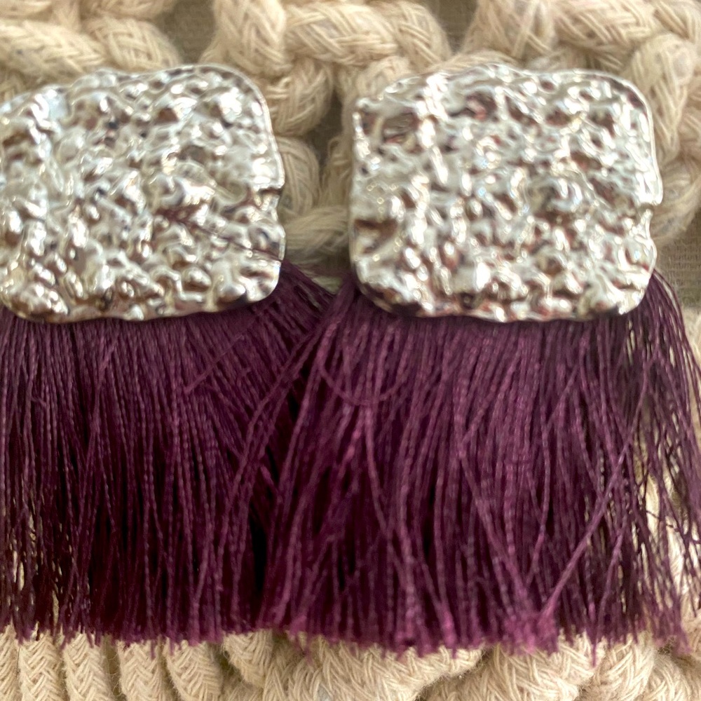 Paparazzi maroon tassel & silver hammered earrings…new never worn light weight